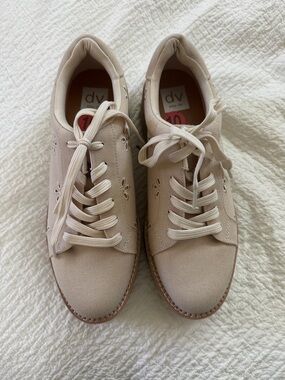 DV by Dolce Vita Beige/tan Canvas platform Sneakers